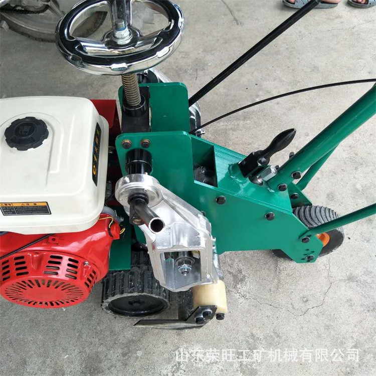 手扶式起草皮机汽油驱动人工草场草坪移植机操场园林多功能铲草机图3