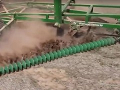 农场除草犁地机，效率极高，全程机械化！