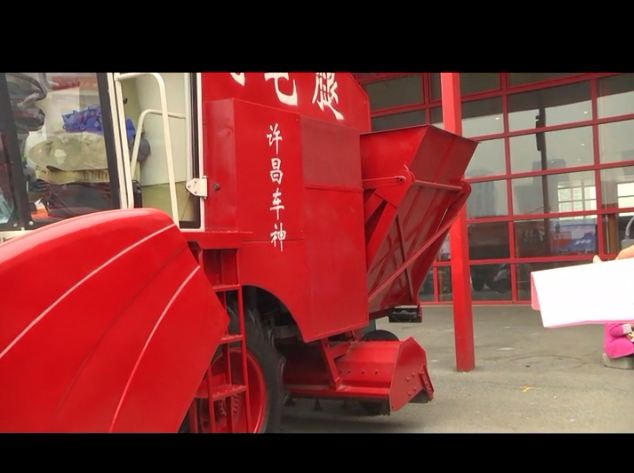 飞毛腿4YZ-55行玉米收割机图3